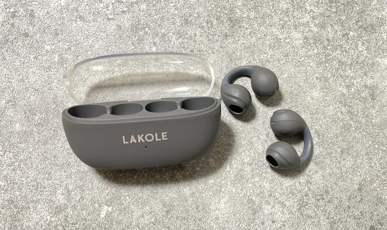 LAKOLEの耳をふさがないイヤフォン